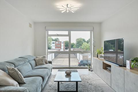 5 Chanctonbury Gardens, Sutton, SM2 6RG