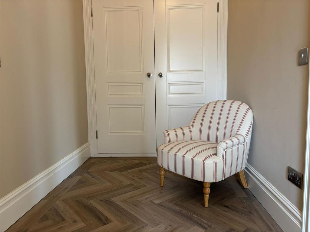 Chair.jpg