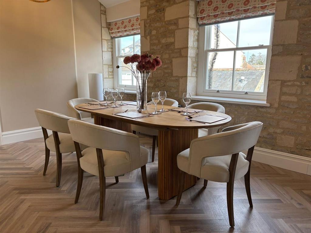 Dining table.jpg