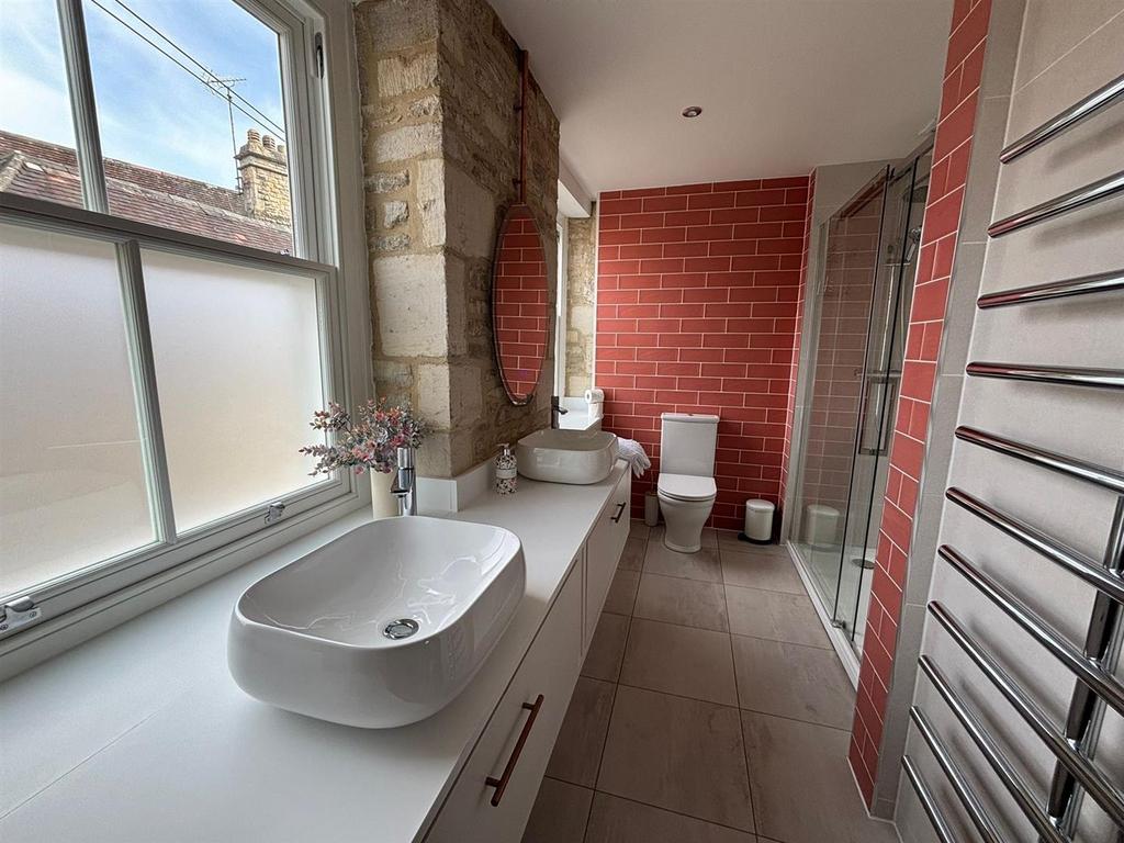 Bathroom 2.jpg