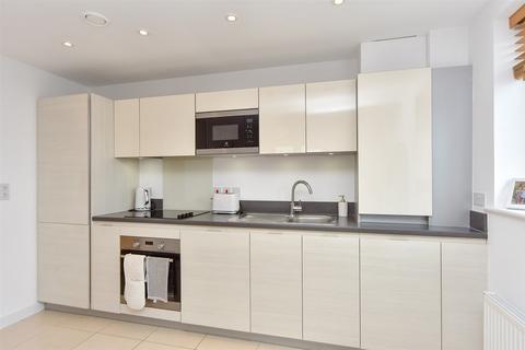 1 bedroom apartment for sale, Dunlin Drive, Chatham ME4
