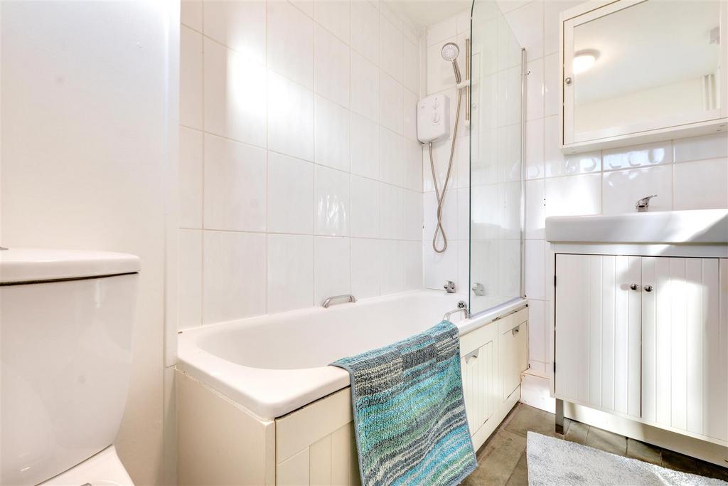 Bathroom 2.jpeg