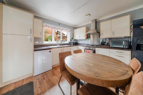 21 Cygnet Way, Staverton, Trowbridge, BA14 8UU