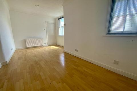 Studio to rent, Lansdowne Place, Hove
