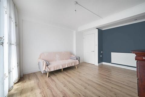 1 bedroom flat for sale, Trelawney Estate, Paragon Road, London