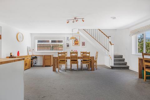 3 Dryden Way, Liphook, GU30 7QB