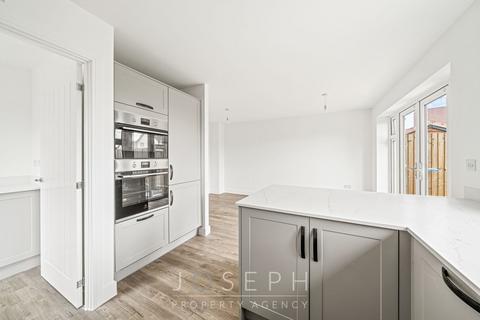 4 bedroom detached house for sale, Cedar Close, Bacton, IP14