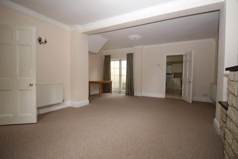 2 bedroom terraced house to rent, Oak Street, Bath