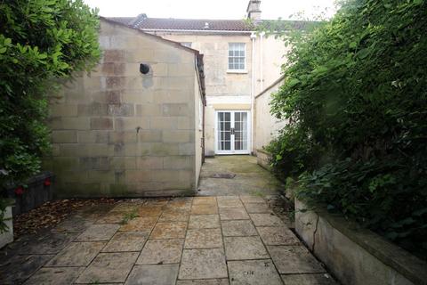 2 bedroom terraced house to rent, Oak Street, Bath