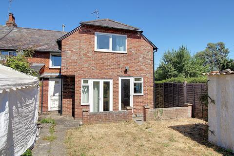 3 bedroom end of terrace house for sale, London Road, Hook RG27