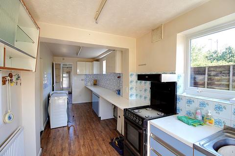 3 bedroom end of terrace house for sale, London Road, Hook RG27