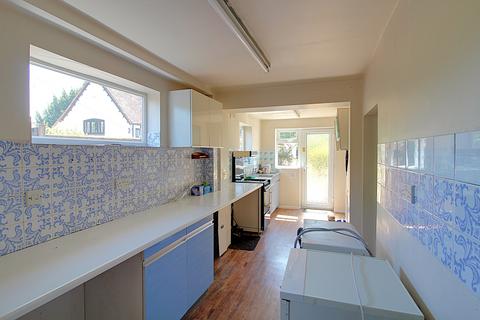 3 bedroom end of terrace house for sale, London Road, Hook RG27