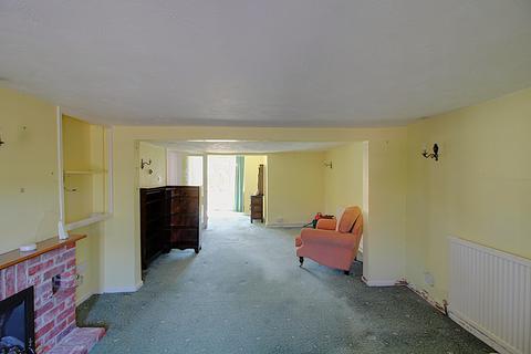 3 bedroom end of terrace house for sale, London Road, Hook RG27