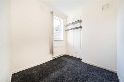 2 bedroom maisonette for sale, Chapter Road, London NW2