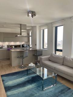 3 bedroom apartment to rent, Williamsburg Plaza, London E14