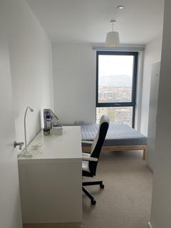 3 bedroom apartment to rent, Williamsburg Plaza, London E14