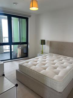 3 bedroom apartment to rent, Williamsburg Plaza, London E14
