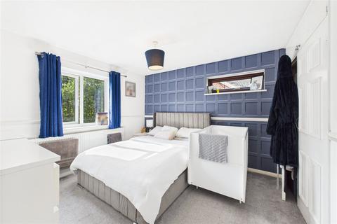 25 Hexham Close, Owlsmoor, Sandhurst, GU47 0QP