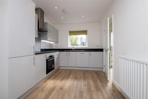 3 bedroom detached house to rent, £1675 Rent Credit - Shenley Wood, Milton Keynes