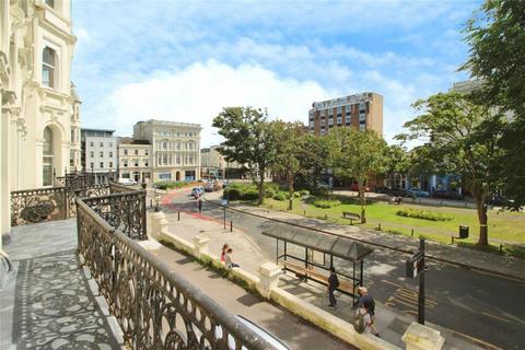 2 bedroom flat to rent, Church Road, Hove