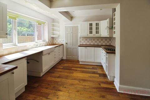 5 bedroom semi-detached house to rent, Newton Street, Newark, NG24