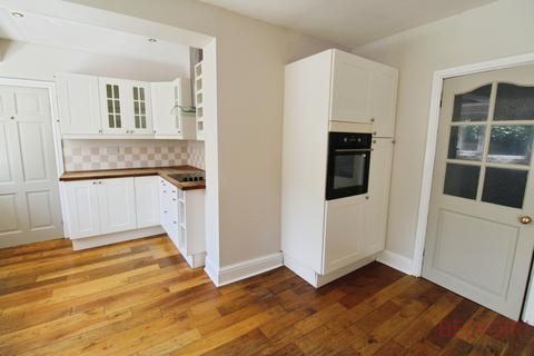 5 bedroom semi-detached house to rent, Newton Street, Newark, NG24