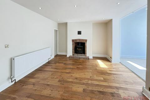 5 bedroom semi-detached house to rent, Newton Street, Newark, NG24