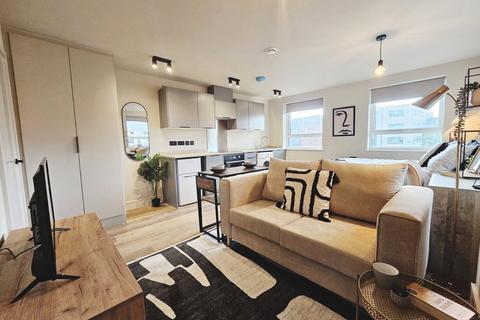 Studio to rent, 6 Holgate Court, Western Road, Romford, RM1