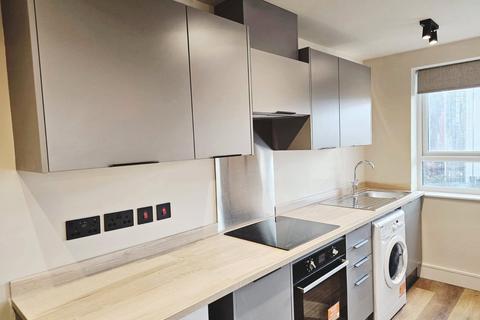 Studio to rent, 6 Holgate Court, Western Road, Romford, RM1