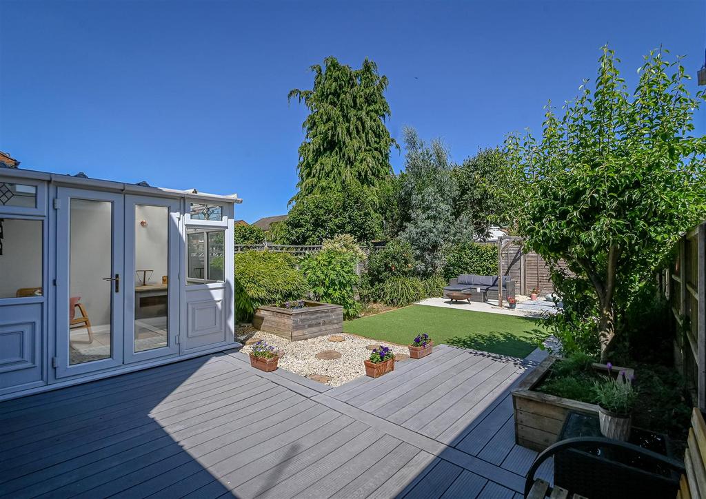 28 Well Meadow-26.jpg