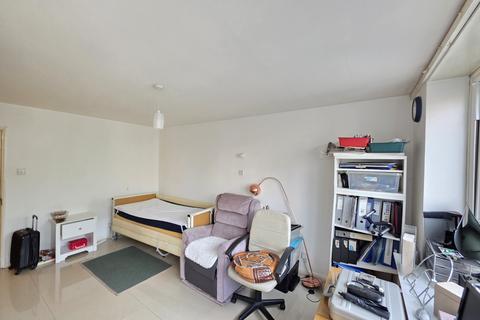 1 bedroom flat for sale, Mapesbury Road, London, NW2