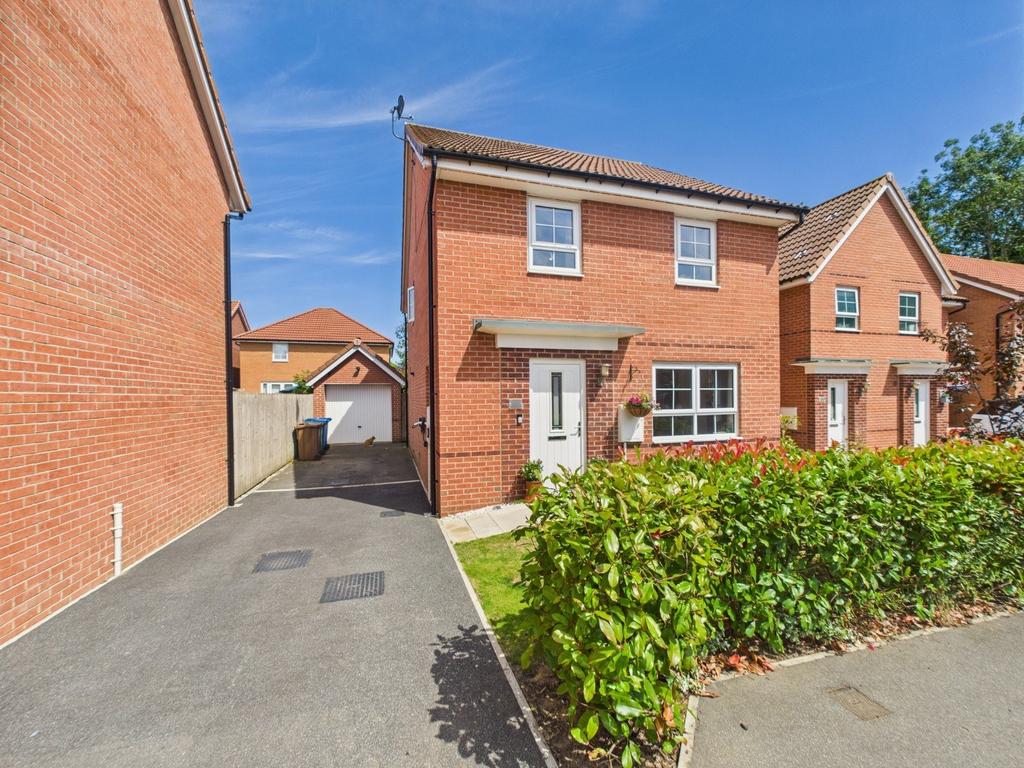 4 Bedroom Detached House - For Sale