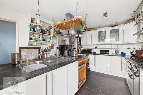 15 Margetts Place, Lower Upnor, Rochester, ME2 4XF