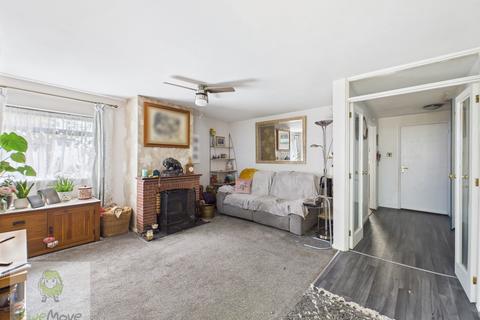 15 Margetts Place, Lower Upnor, Rochester, ME2 4XF