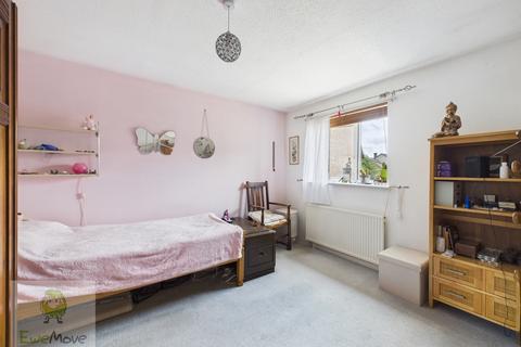 15 Margetts Place, Lower Upnor, Rochester, ME2 4XF