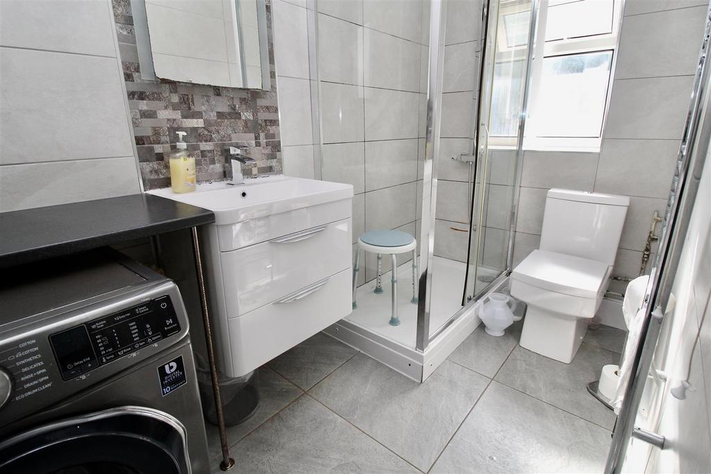 Utility/Shower Room