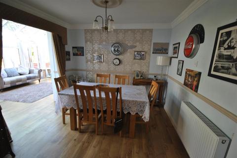5 bedroom detached house for sale, Primula Close, Northampton