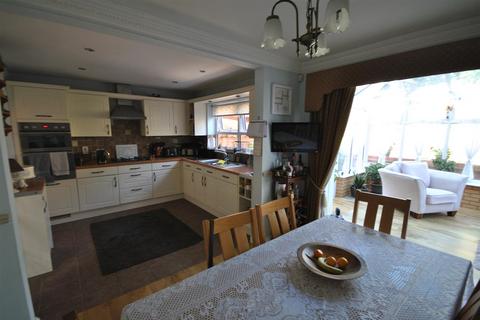 5 bedroom detached house for sale, Primula Close, Northampton