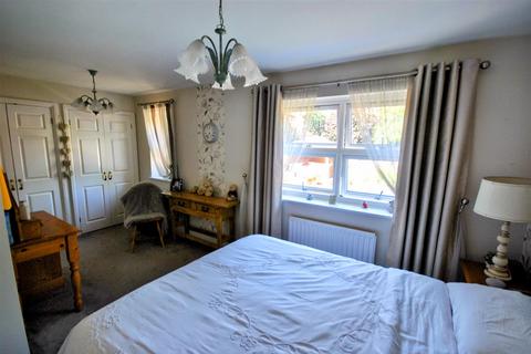 5 bedroom detached house for sale, Primula Close, Northampton