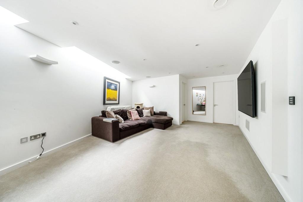 Bedroom/Family Room