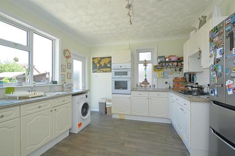 2 bedroom detached bungalow for sale, CLOSE TO SHOPS * SHANKLIN