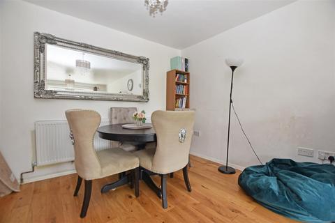 undefined, Thistleworth Close, Middlesex
