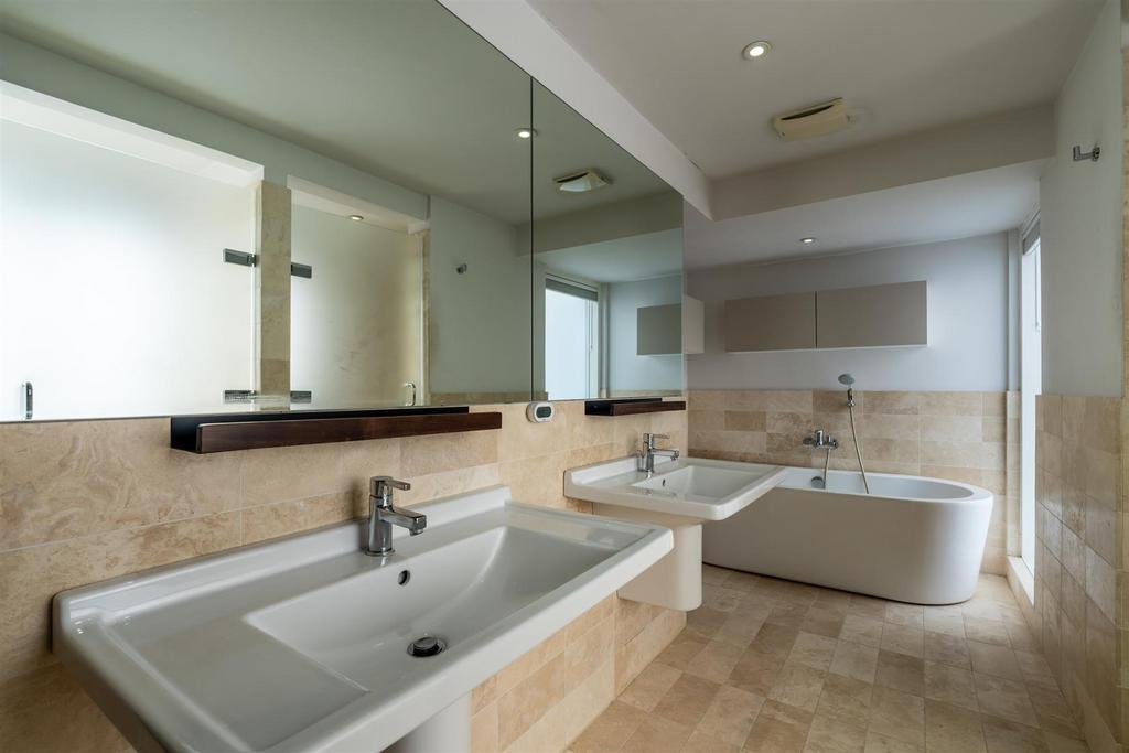 Master En-Suite
