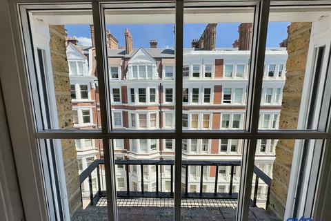 2 bedroom apartment to rent, Huntley Street, London WC1E