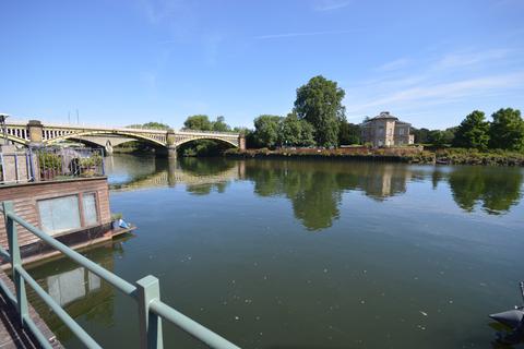 3 bedroom houseboat for sale, Ducks Walk, Twickenham TW1