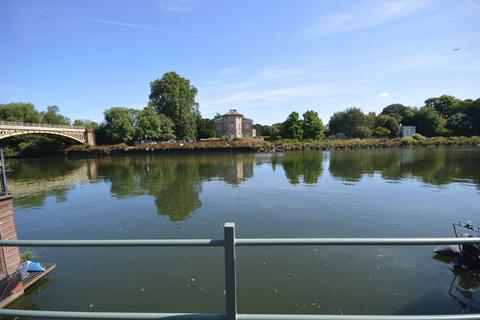 3 bedroom houseboat for sale, Ducks Walk, Twickenham TW1