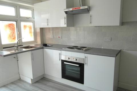 Studio to rent, Harewood Terrace, Southall UB2