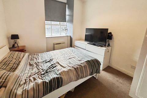 2 bedroom flat to rent, Wellington Road South, Stockport, Greater Manchester, SK3