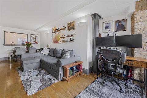 1 bedroom flat for sale, Globe Wharf, Rotherhithe Street, SE16