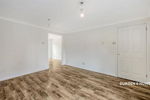 3 bedroom semi-detached house to rent, Petronius Way, Colchester CO4